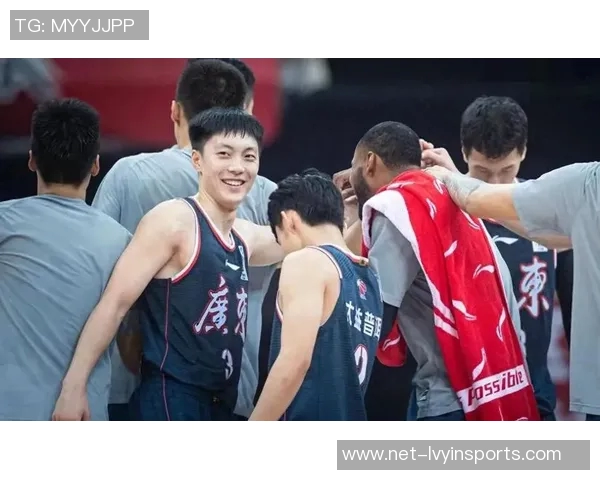 广东男篮坚持核心阵容扶正徐杰重用胡明轩杜锋不拆队放弃顶级锋线计划